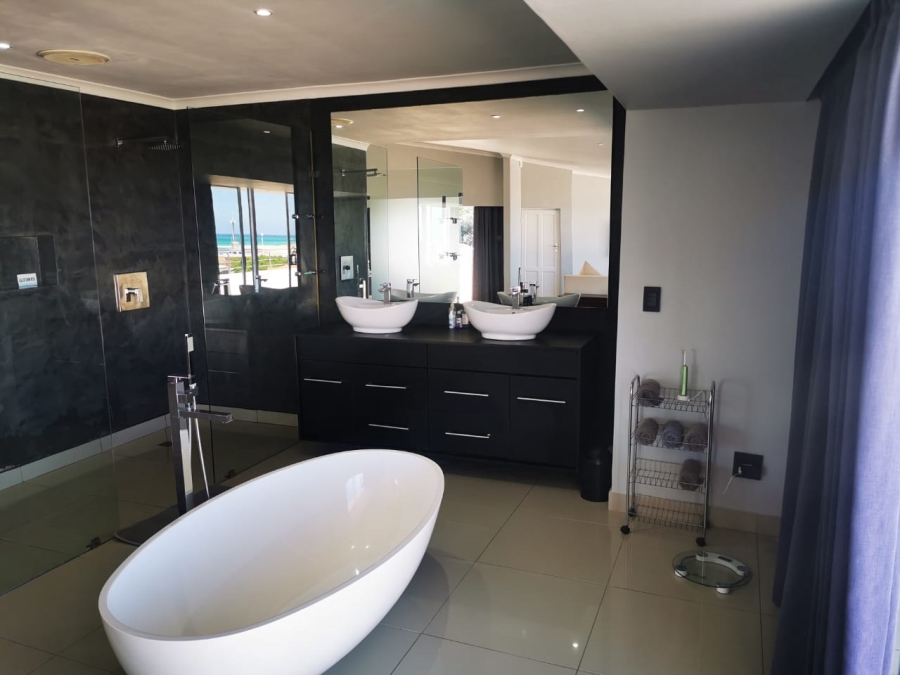 5 Bedroom Property for Sale in Jeffreys Bay Central Eastern Cape